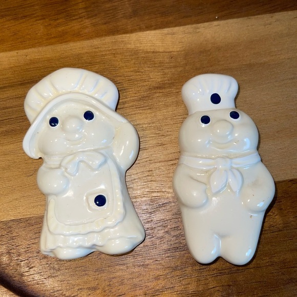 Pilsbury dough boy cookie jar, shakers and magnets - Picture 6 of 7